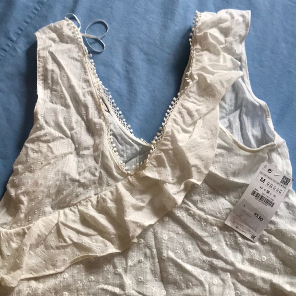 Sleeveless Blouse - Picture 3 of 5